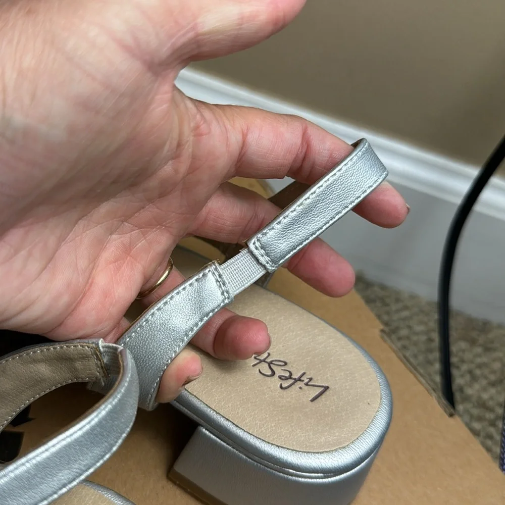 NWOT - Lifestride Womens Joy Strappy Sandal, Silver, Size 8.5W - Picture 12 of 16